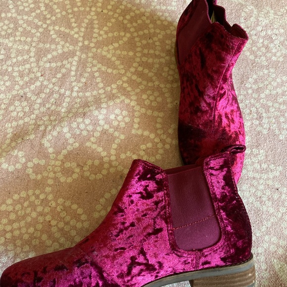 Toms Velvet Chelsea Boot - Picture 4 of 5